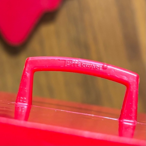 Vintage red Tupperware special occasion cookie cutter set - Picture 7 of 8